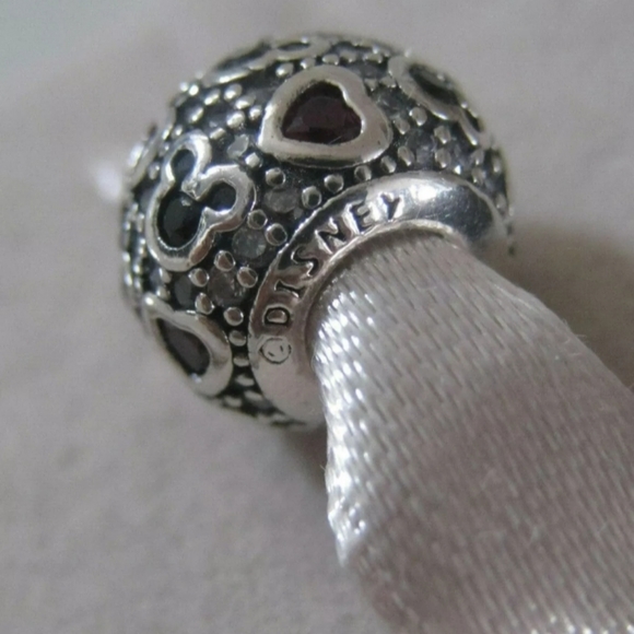 Pandora Disney sparkling Mickey & Hearts charm. - Picture 5 of 8